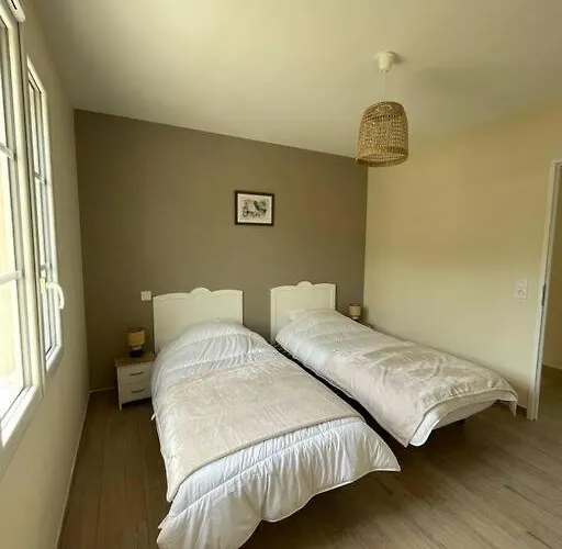 Les Pins*calme*confort*piscine Villa